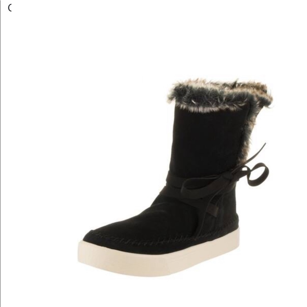 Warm and cute! Toms boots